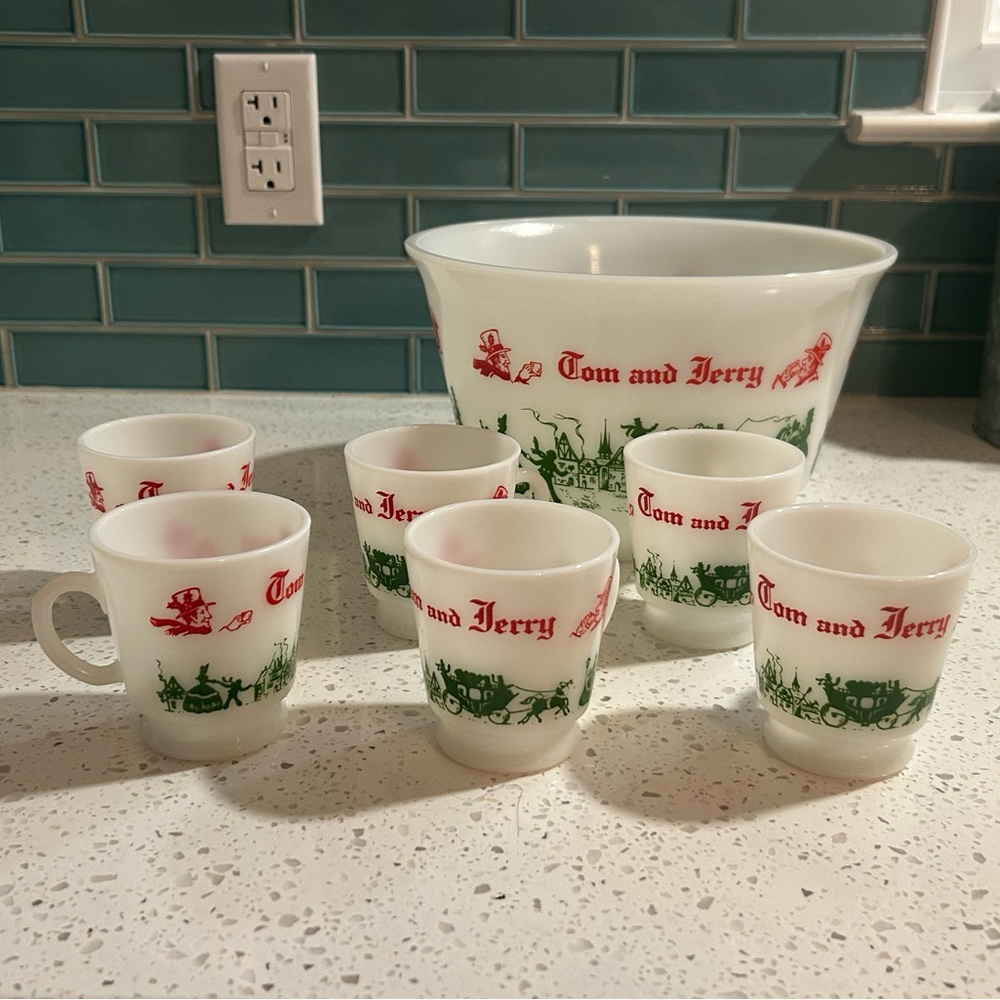 Vintage Hazel Atlas 1950s Christmas "Tom and Jerry Carriage" Milk Glass Bowl